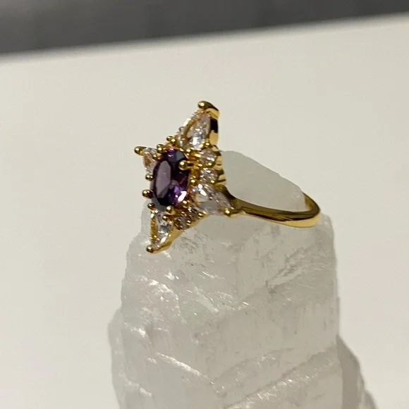 Gold Plated with Amethyst purple coloured middle stone ring - size 7 - Picture 2 of 5